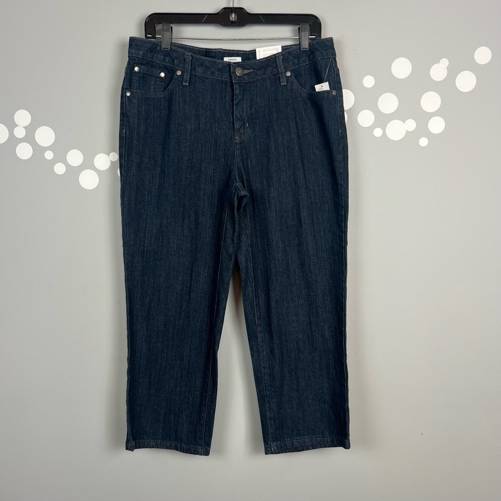 NWT Liz Clairborne Chelsea Jean Straight Leg Stretch  Crop Length Size 10